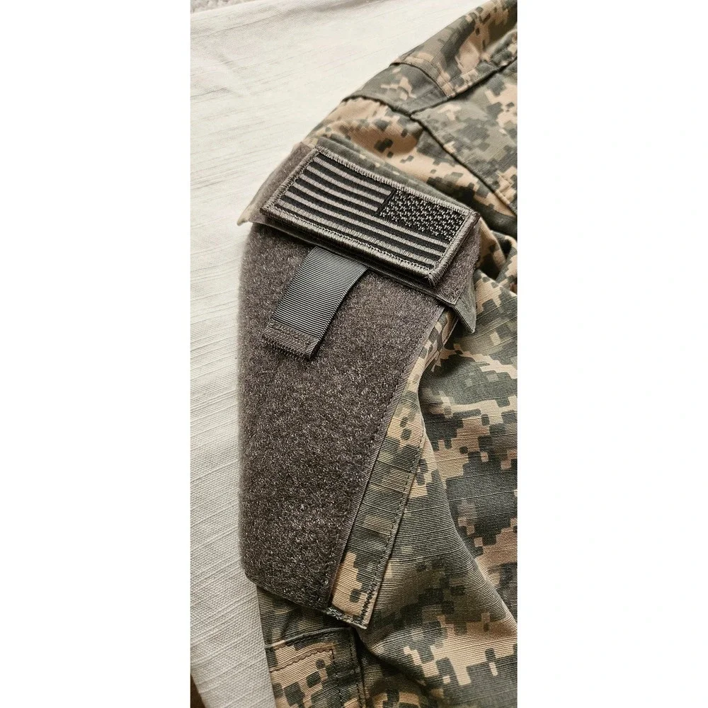 US Army ACU Digital Camo Combat Uniform Coat Jacket Small Short Sergeant Medical